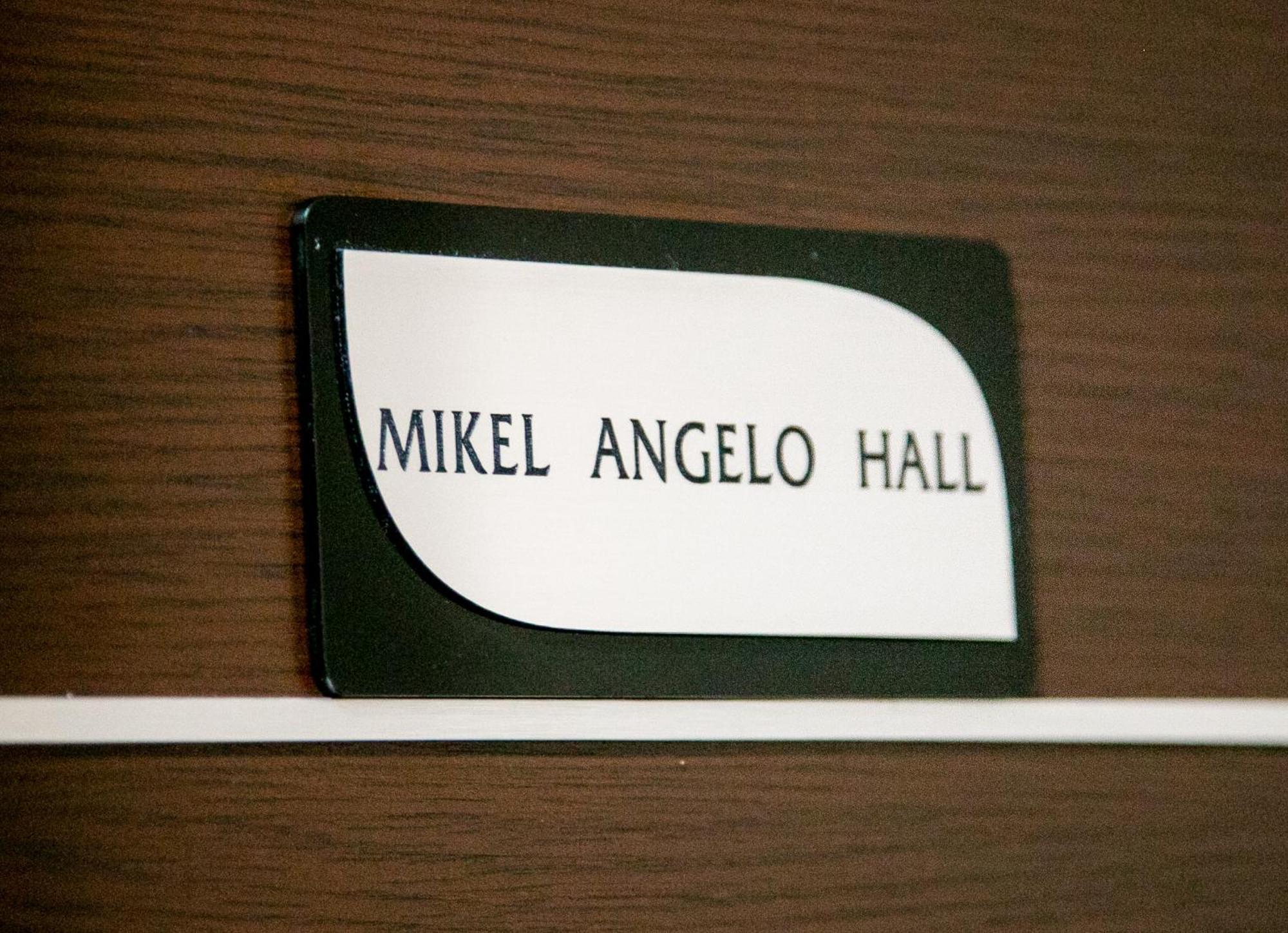 Mikel Angelo Hall Serrai Exteriör bild